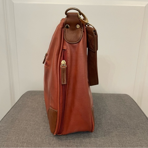 BULLDOG CASES Concealed Carry Hobo Shoulder Bag - Picture 4 of 15